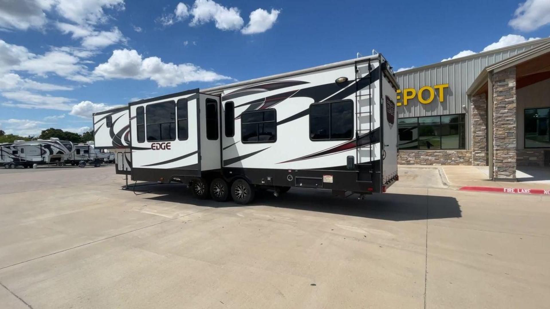 2016 HEARTLAND EDGE 399 (5SFCG4336GE) , Slides: 3 transmission, located at 4319 N Main St, Cleburne, TX, 76033, (817) 678-5133, 32.385960, -97.391212 - Photo#7