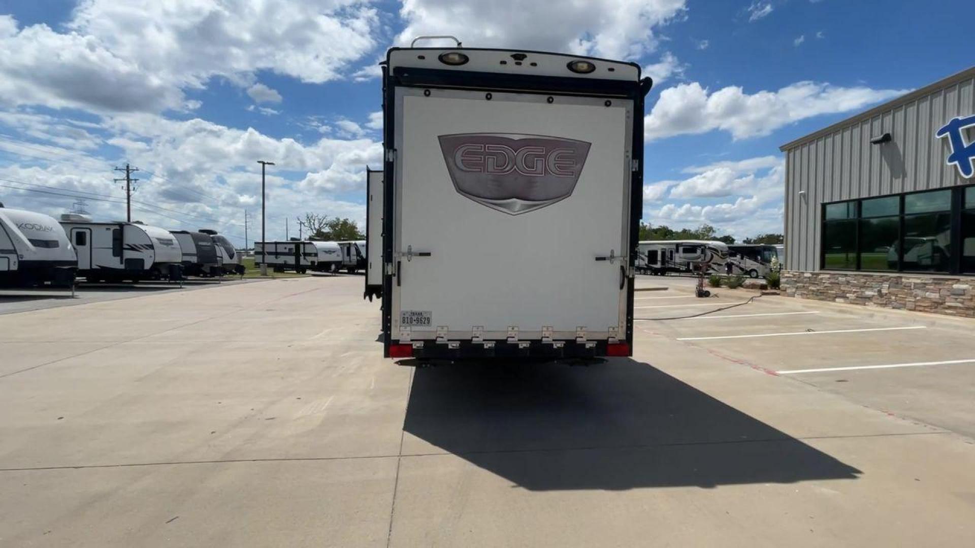 2016 HEARTLAND EDGE 399 (5SFCG4336GE) , Slides: 3 transmission, located at 4319 N Main St, Cleburne, TX, 76033, (817) 678-5133, 32.385960, -97.391212 - Photo#8