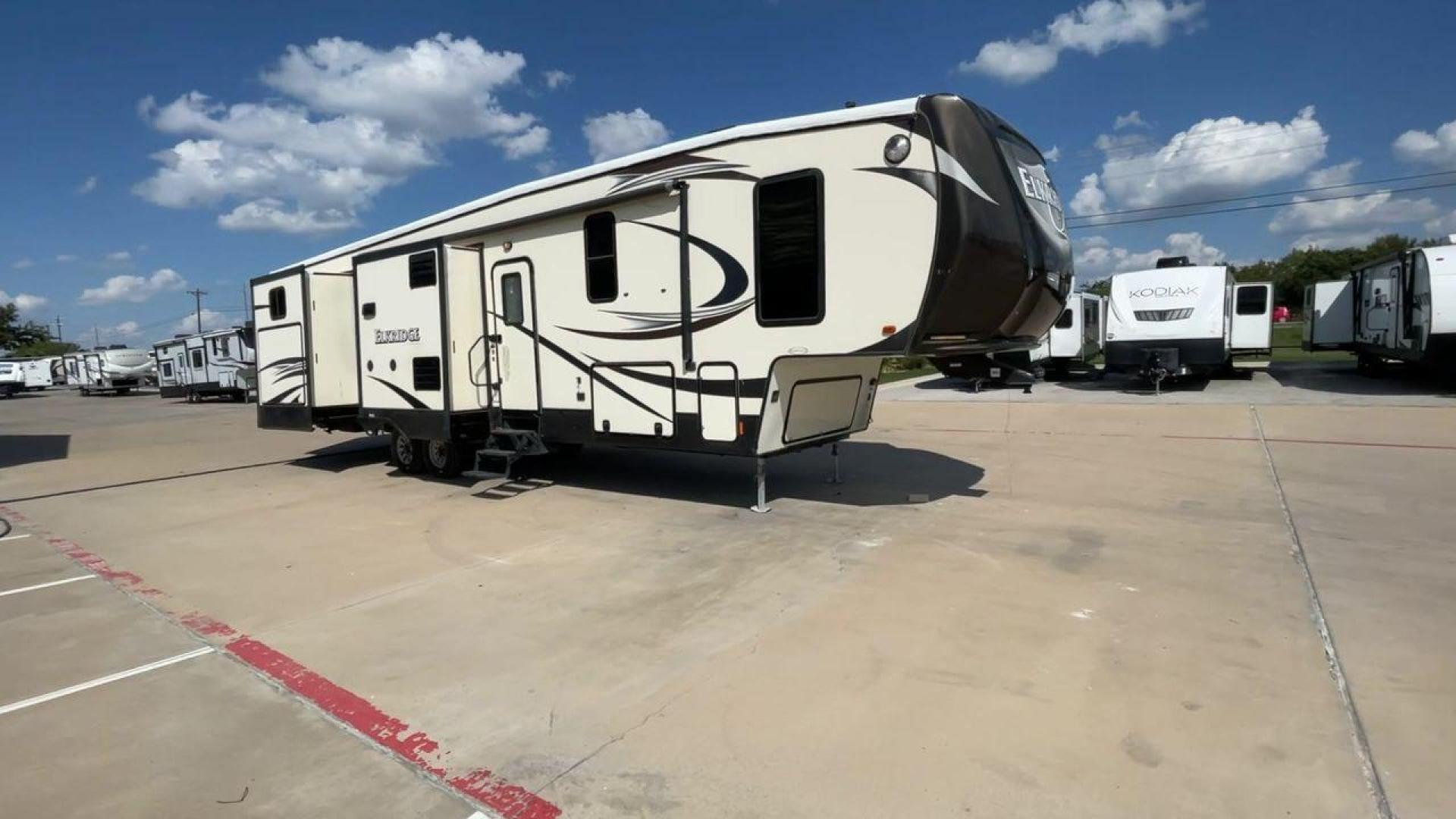 2016 TAN HEARTLAND ELKRIDGE 38RSRT (5SFRG4225GE) , Length: 41.58 ft. | Dry Weight: 13,400 lbs. | Gross Weight: 15,500 lbs. | Slides: 5 transmission, located at 4319 N Main St, Cleburne, TX, 76033, (817) 678-5133, 32.385960, -97.391212 - This 2016 Heartland Elkridge 38RSRT is a dual-axle aluminum wheel setup measuring 41.58 ft. in length and 12.92 ft. in height. It has a dry weight of 13,400 lbs. and a GVWR of 15,500 lbs. It includes five spacious slides and one 21-foot awning. This fifth wheel highlights two bedrooms, two bathrooms - Photo#3