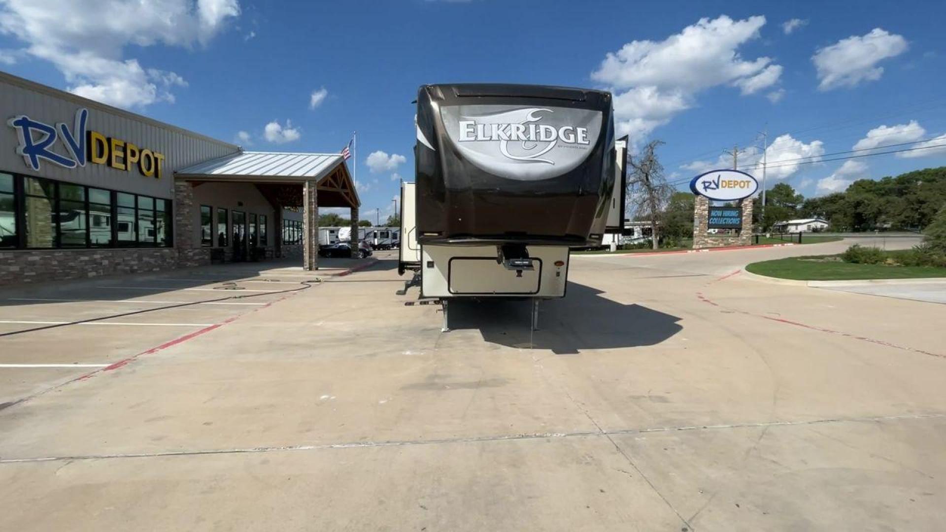 2016 TAN HEARTLAND ELKRIDGE 38RSRT (5SFRG4225GE) , Length: 41.58 ft. | Dry Weight: 13,400 lbs. | Gross Weight: 15,500 lbs. | Slides: 5 transmission, located at 4319 N Main St, Cleburne, TX, 76033, (817) 678-5133, 32.385960, -97.391212 - This 2016 Heartland Elkridge 38RSRT is a dual-axle aluminum wheel setup measuring 41.58 ft. in length and 12.92 ft. in height. It has a dry weight of 13,400 lbs. and a GVWR of 15,500 lbs. It includes five spacious slides and one 21-foot awning. This fifth wheel highlights two bedrooms, two bathrooms - Photo#4