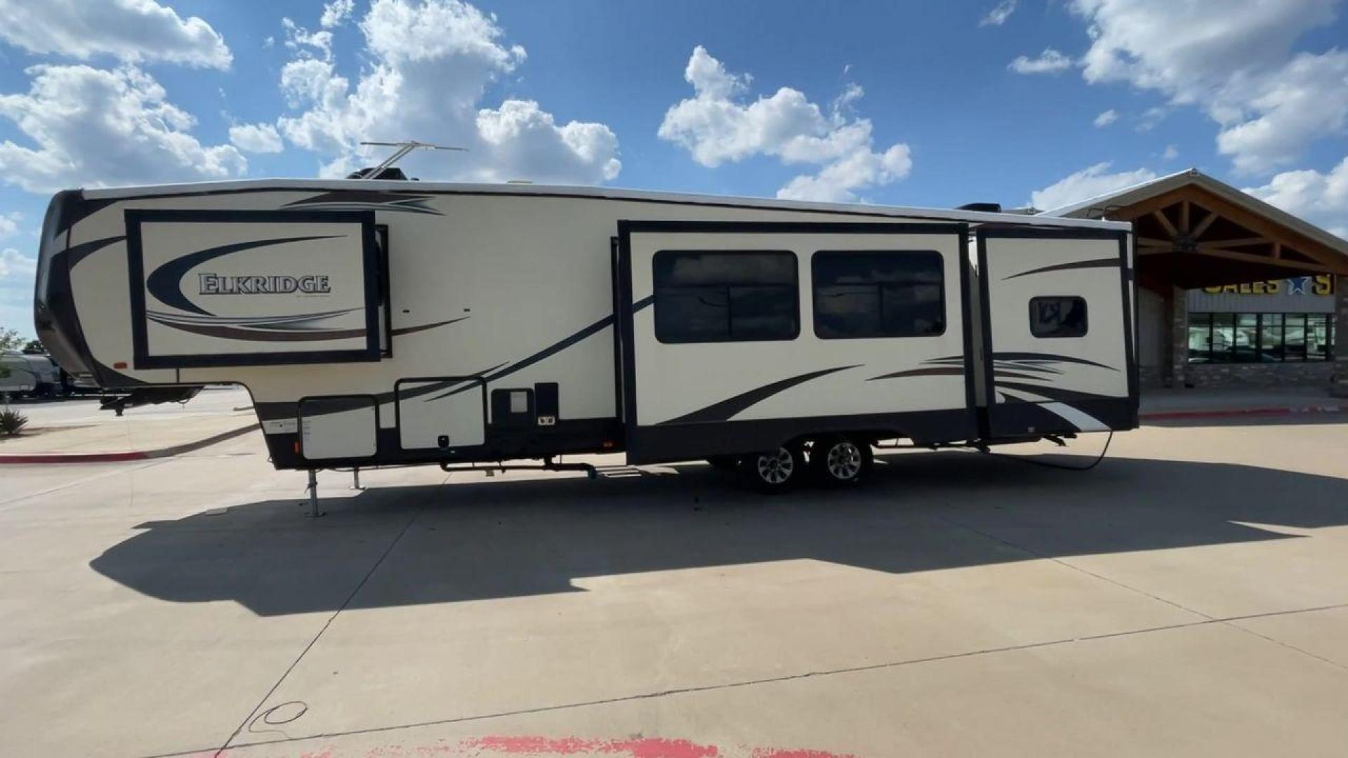 2016 TAN HEARTLAND ELKRIDGE 38RSRT (5SFRG4225GE) , Length: 41.58 ft. | Dry Weight: 13,400 lbs. | Gross Weight: 15,500 lbs. | Slides: 5 transmission, located at 4319 N Main St, Cleburne, TX, 76033, (817) 678-5133, 32.385960, -97.391212 - This 2016 Heartland Elkridge 38RSRT is a dual-axle aluminum wheel setup measuring 41.58 ft. in length and 12.92 ft. in height. It has a dry weight of 13,400 lbs. and a GVWR of 15,500 lbs. It includes five spacious slides and one 21-foot awning. This fifth wheel highlights two bedrooms, two bathrooms - Photo#6