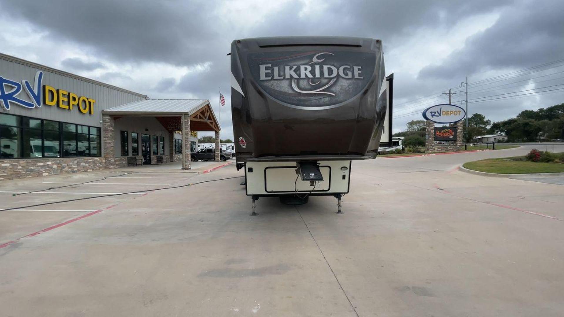 2016 HEARTLAND ELKRIDGE 39MBHS (5SFRG4227GE) , Length: 41.9 ft. | Dry Weight: 13,145 lbs. | Gross Weight: 15,500 lbs. | Slides: 4 transmission, located at 4319 N Main St, Cleburne, TX, 76033, (817) 678-5133, 32.385960, -97.391212 - Photo#4