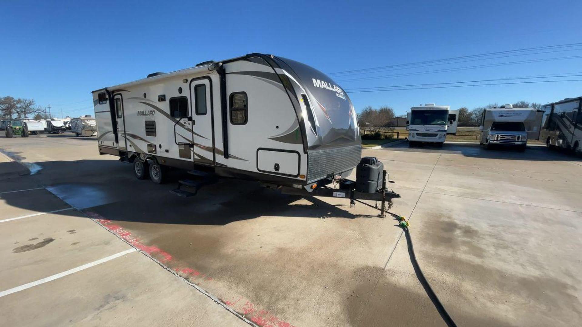 2016 HEARTLAND MALLARD M32 (5SFNB3423GE) , Length: 34.7 ft. | Dry Weight: 6,700 lbs. | Gross Weight: 8,600 lbs. | Slides: 2 transmission, located at 4319 N Main St, Cleburne, TX, 76033, (817) 678-5133, 32.385960, -97.391212 - "The 2016 Heartland Mallard M32 is a spacious and versatile travel trailer designed to make your camping adventures comfortable and memorable. With a length of 34.7 ft., a width of 8 ft., and a height of 11.33 ft., this unit offers plenty of room for family and friends. It has a dry weight of 6,700 - Photo#3