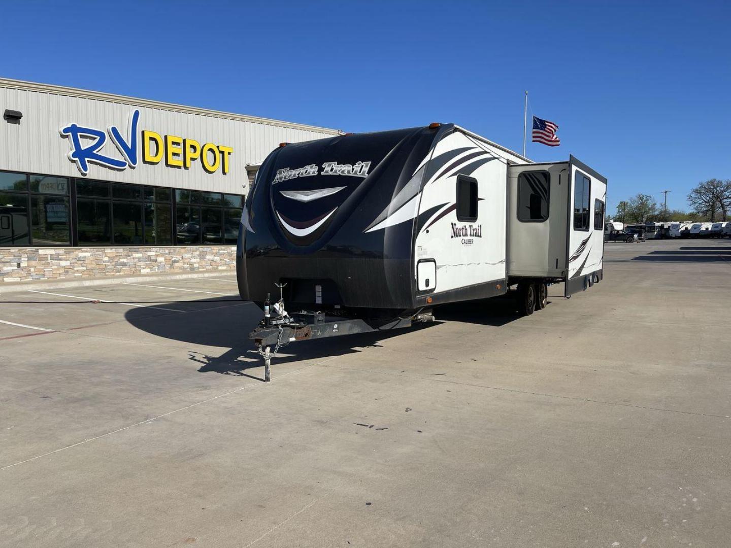 2016 WHITE HEARTLAND NORTH TRAIL 31BHDD - (5SFNB3529GE) , Length: 35.92 ft. | Dry Weight: 6,399 lbs. | Gross Weight: 8,600 lbs. | Slides: 1 transmission, located at 4319 N Main St, Cleburne, TX, 76033, (817) 678-5133, 32.385960, -97.391212 - Photo#0