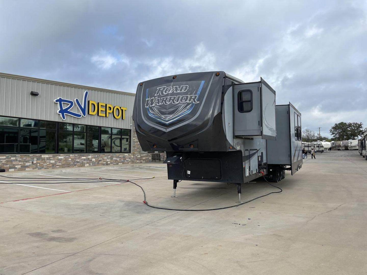 2016 HEARTLAND ROAD WARRIOR 420 (5SFCG4437GE) , located at 4319 N Main St, Cleburne, TX, 76033, (817) 678-5133, 32.385960, -97.391212 - If you're in the market for a top-of-the-line toy hauler, look no further than RV Depot in Cleburne, TX. We are excited to present to you a 2016 Heartland Road Warrior 420, a true gem in the world of recreational vehicles. With its impressive features and exceptional performance, this toy hauler is - Photo#0