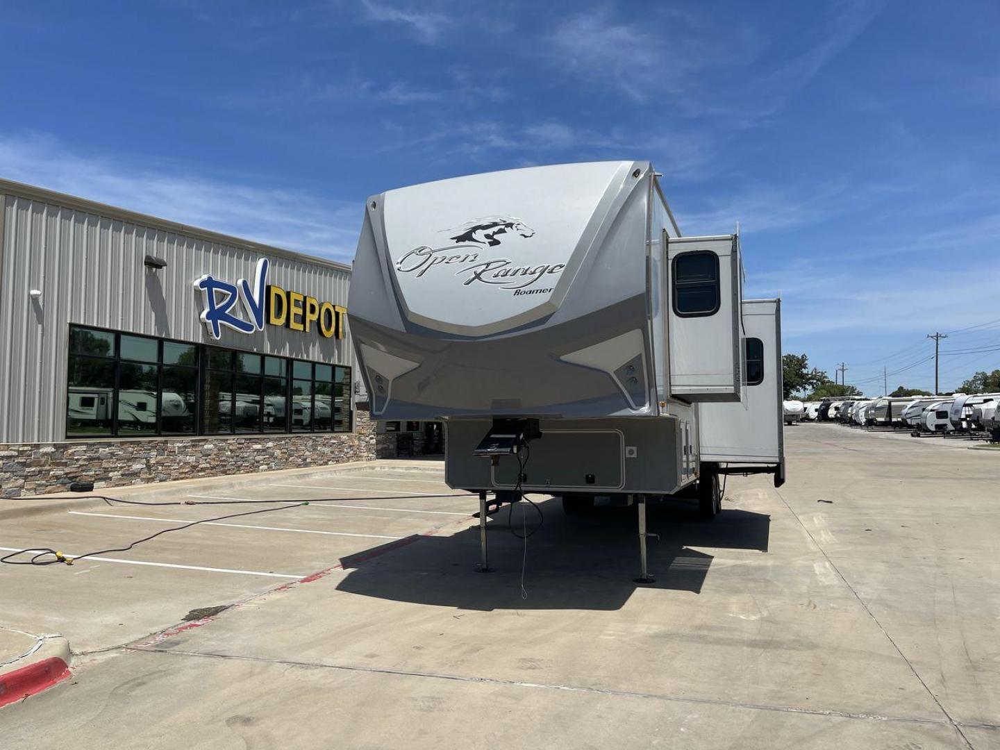 2016 HIGHLAND RIDGE OPEN RANGE 376FBH (58TFL4124G5) , Length: 41.9 ft. | Dry Weight: 12,015 lbs. | Gross Weight: 16,460 lbs. | Slides: 5 transmission, located at 4319 N Main St, Cleburne, TX, 76033, (817) 678-5133, 32.385960, -97.391212 - Photo#0