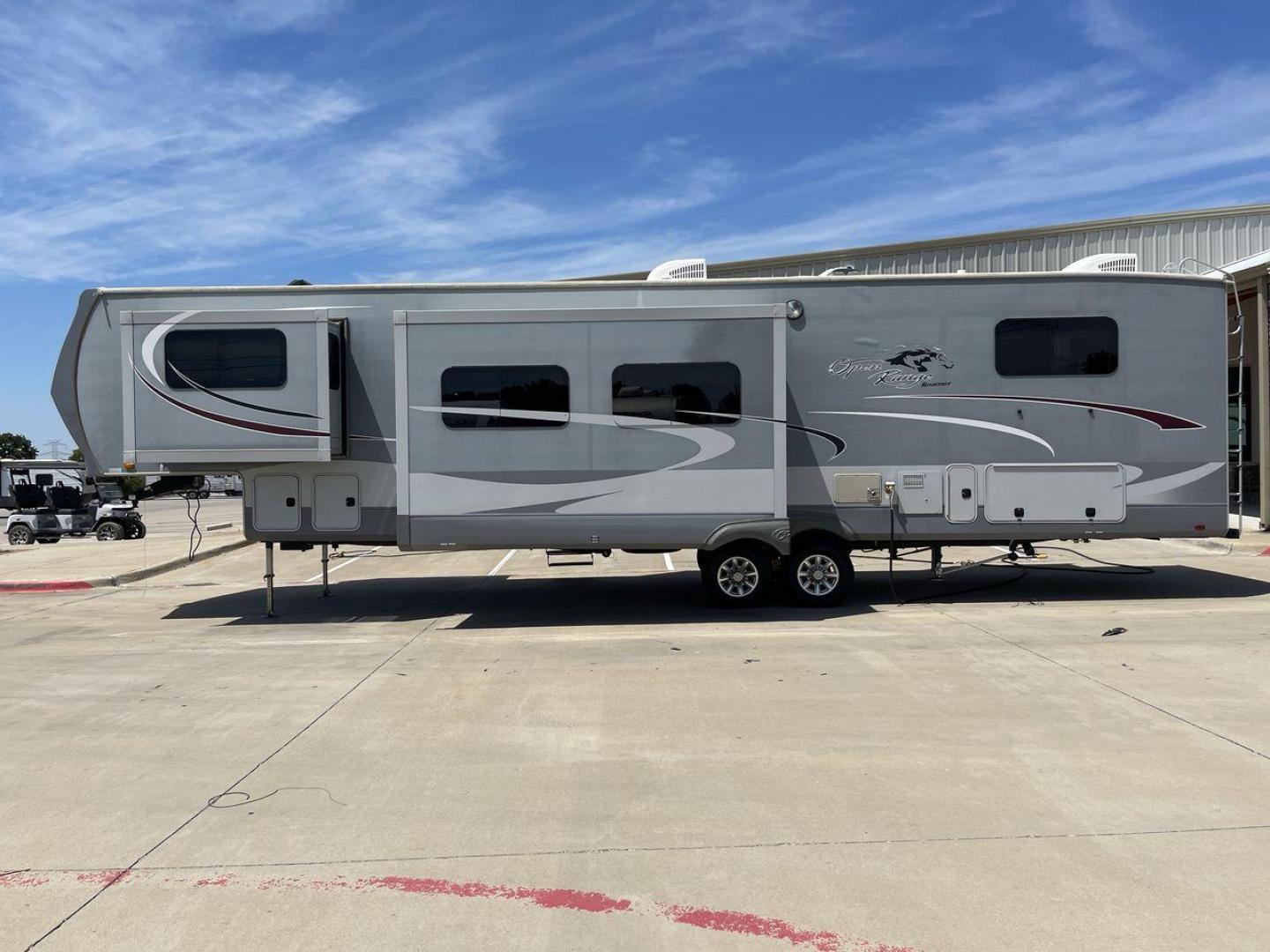 2016 HIGHLAND RIDGE OPEN RANGE 376FBH (58TFL4124G5) , Length: 41.9 ft. | Dry Weight: 12,015 lbs. | Gross Weight: 16,460 lbs. | Slides: 5 transmission, located at 4319 N Main St, Cleburne, TX, 76033, (817) 678-5133, 32.385960, -97.391212 - Photo#23