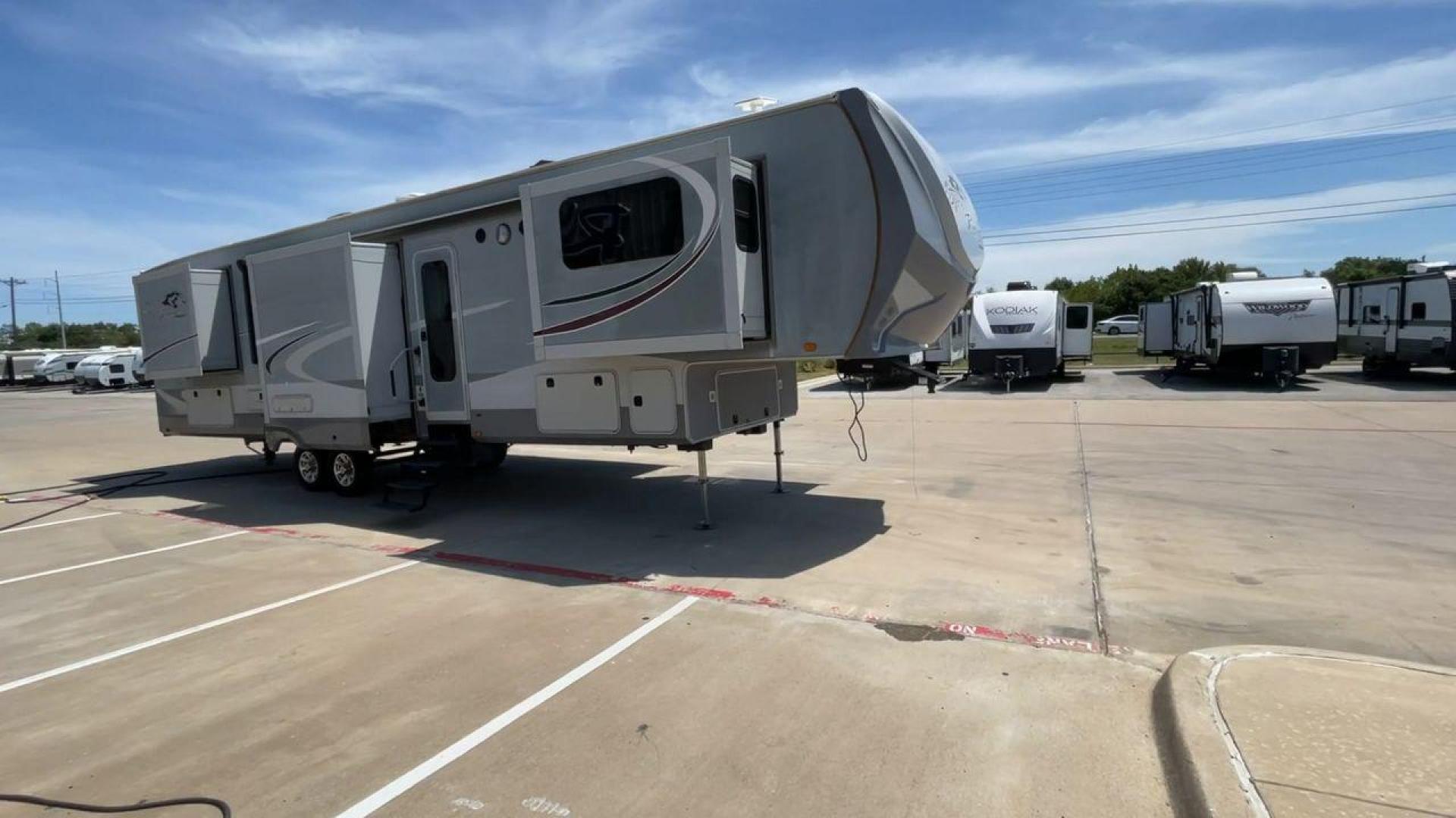 2016 HIGHLAND RIDGE OPEN RANGE 376FBH (58TFL4124G5) , Length: 41.9 ft. | Dry Weight: 12,015 lbs. | Gross Weight: 16,460 lbs. | Slides: 5 transmission, located at 4319 N Main St, Cleburne, TX, 76033, (817) 678-5133, 32.385960, -97.391212 - Photo#3