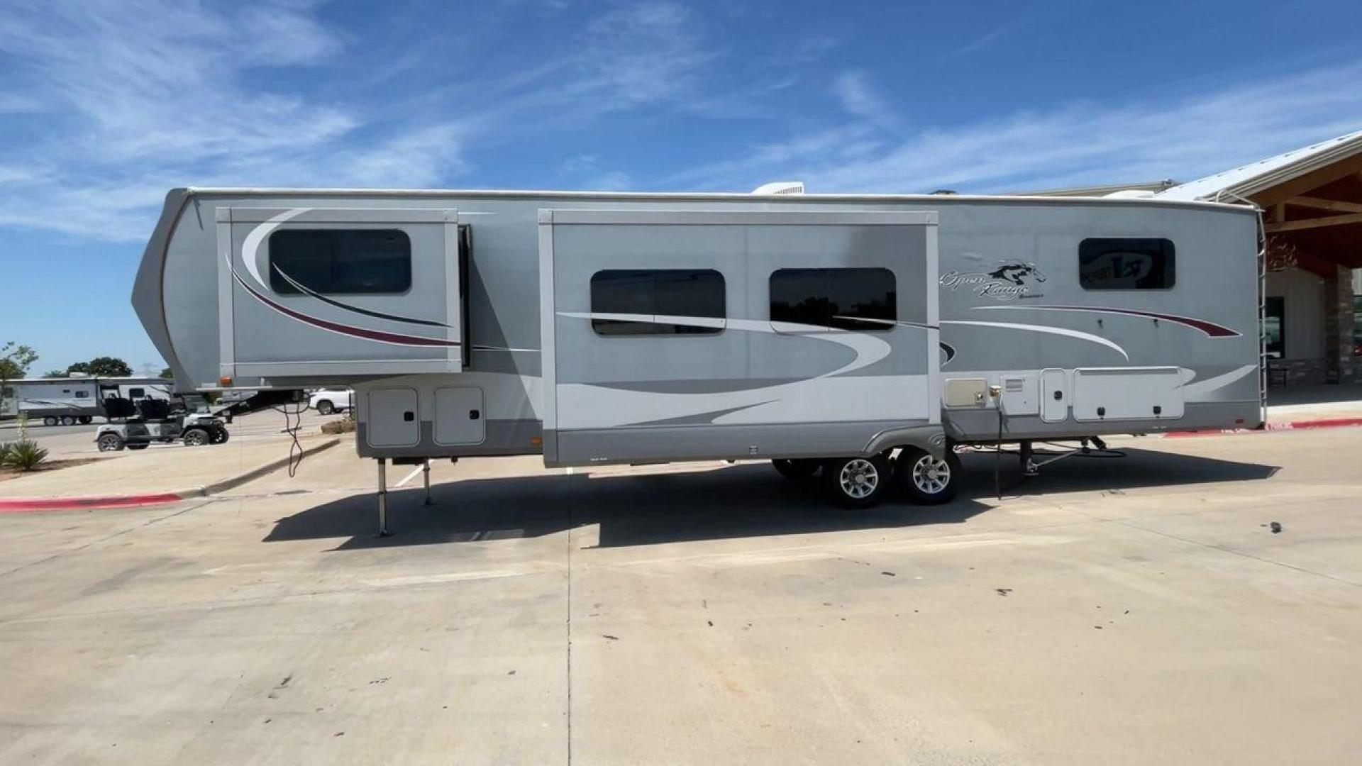 2016 HIGHLAND RIDGE OPEN RANGE 376FBH (58TFL4124G5) , Length: 41.9 ft. | Dry Weight: 12,015 lbs. | Gross Weight: 16,460 lbs. | Slides: 5 transmission, located at 4319 N Main St, Cleburne, TX, 76033, (817) 678-5133, 32.385960, -97.391212 - Photo#6