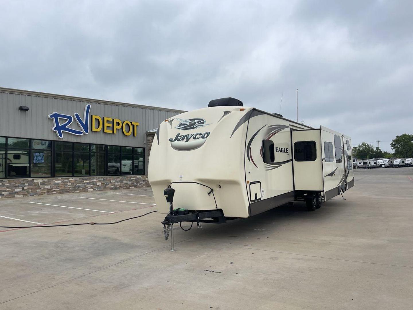 2016 JAYCO EAGLE 324BHTS (1UJBJ0BT0G1) , located at 4319 N Main St, Cleburne, TX, 76033, (817) 678-5133, 32.385960, -97.391212 - Photo#0