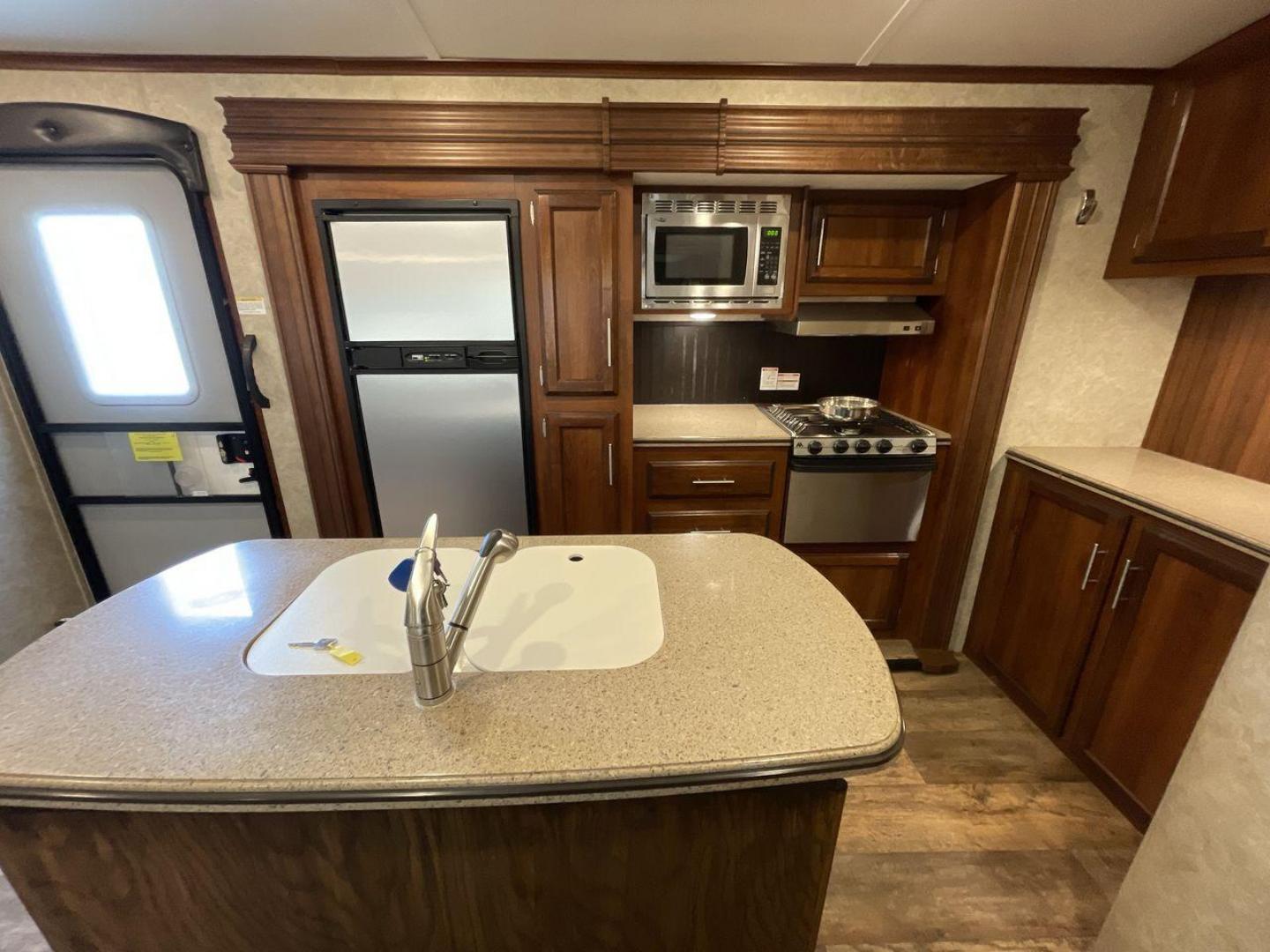 2016 JAYCO EAGLE 324BHTS (1UJBJ0BT0G1) , located at 4319 N Main St, Cleburne, TX, 76033, (817) 678-5133, 32.385960, -97.391212 - Photo#9