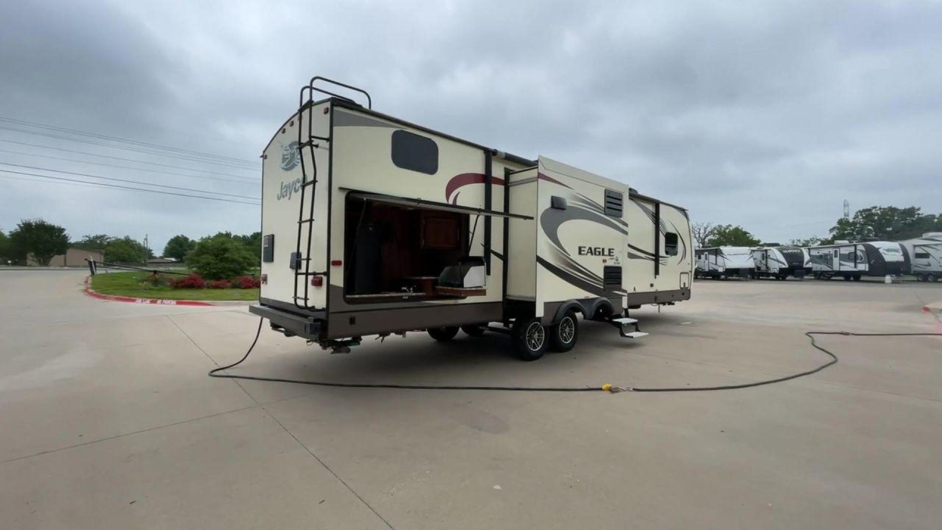 2016 JAYCO EAGLE 324BHTS (1UJBJ0BT0G1) , located at 4319 N Main St, Cleburne, TX, 76033, (817) 678-5133, 32.385960, -97.391212 - Photo#1