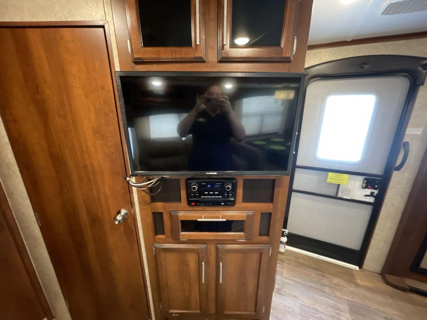 2016 JAYCO EAGLE 324BHTS (1UJBJ0BT0G1) , located at 4319 N Main St, Cleburne, TX, 76033, (817) 678-5133, 32.385960, -97.391212 - Photo#20