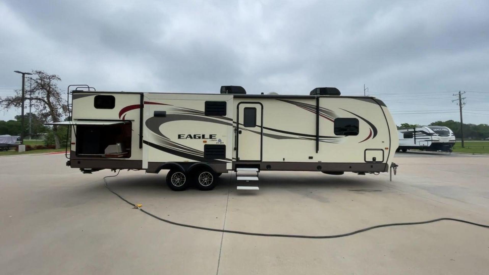 2016 JAYCO EAGLE 324BHTS (1UJBJ0BT0G1) , located at 4319 N Main St, Cleburne, TX, 76033, (817) 678-5133, 32.385960, -97.391212 - Photo#2