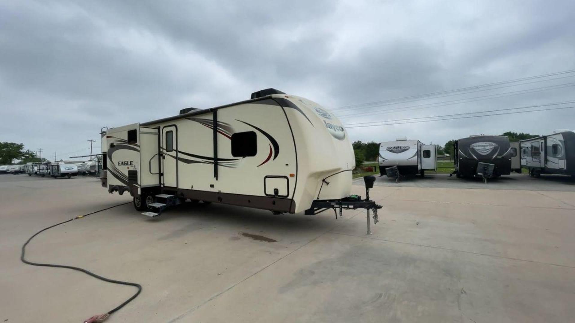 2016 JAYCO EAGLE 324BHTS (1UJBJ0BT0G1) , located at 4319 N Main St, Cleburne, TX, 76033, (817) 678-5133, 32.385960, -97.391212 - Photo#3