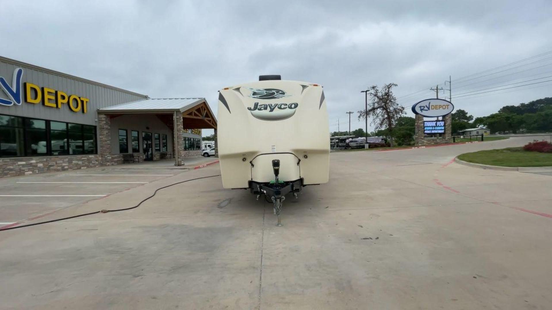 2016 JAYCO EAGLE 324BHTS (1UJBJ0BT0G1) , located at 4319 N Main St, Cleburne, TX, 76033, (817) 678-5133, 32.385960, -97.391212 - Photo#4