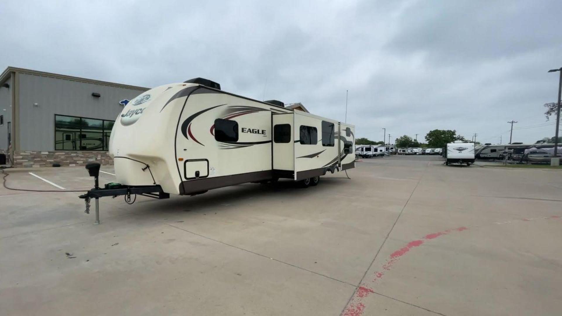 2016 JAYCO EAGLE 324BHTS (1UJBJ0BT0G1) , located at 4319 N Main St, Cleburne, TX, 76033, (817) 678-5133, 32.385960, -97.391212 - Photo#5