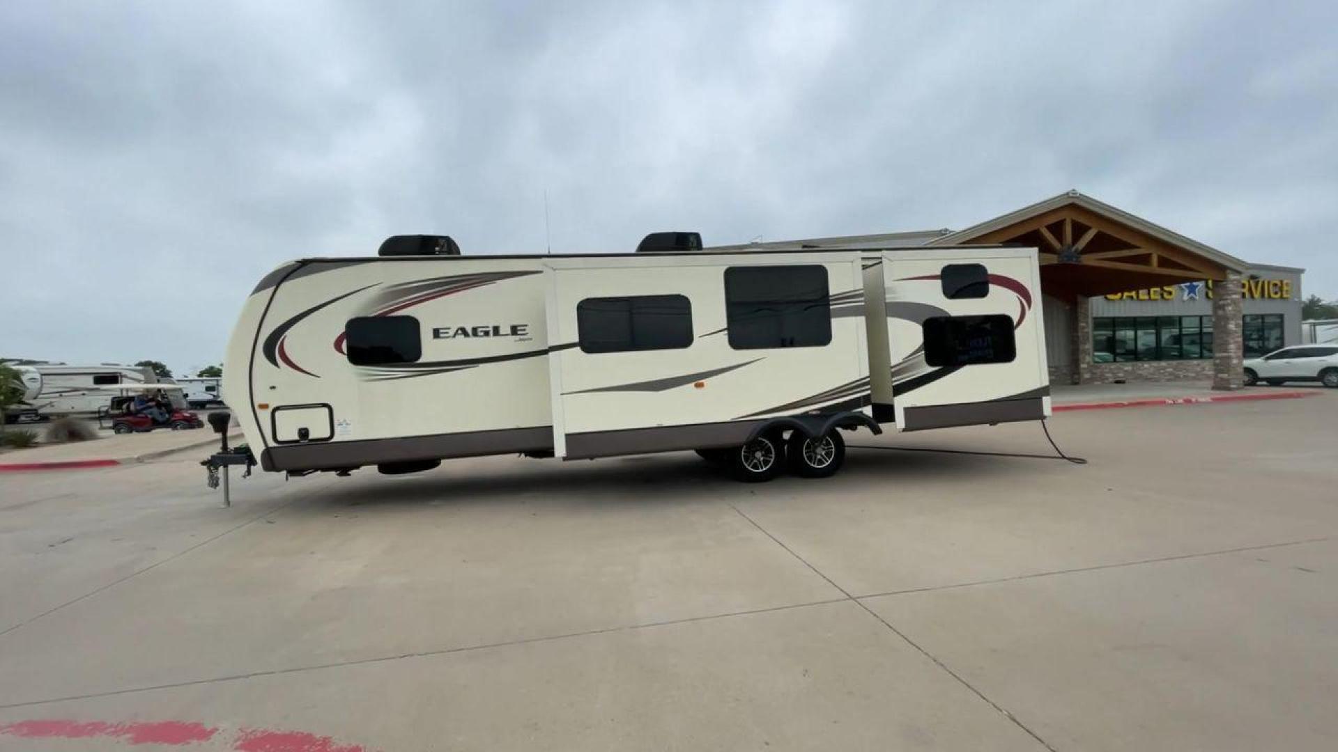 2016 JAYCO EAGLE 324BHTS (1UJBJ0BT0G1) , located at 4319 N Main St, Cleburne, TX, 76033, (817) 678-5133, 32.385960, -97.391212 - Photo#6