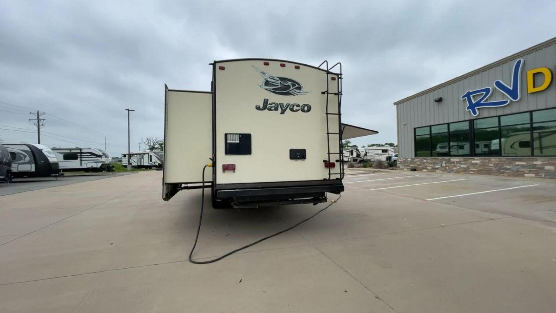 2016 JAYCO EAGLE 324BHTS (1UJBJ0BT0G1) , located at 4319 N Main St, Cleburne, TX, 76033, (817) 678-5133, 32.385960, -97.391212 - Photo#8