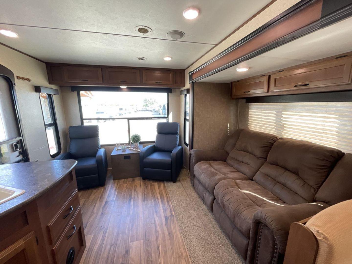 2016 JAYCO JAYFLIGHT 265RLS (1UJBJ0BN2G1) , located at 4319 N Main St, Cleburne, TX, 76033, (817) 678-5133, 32.385960, -97.391212 - Photo#10