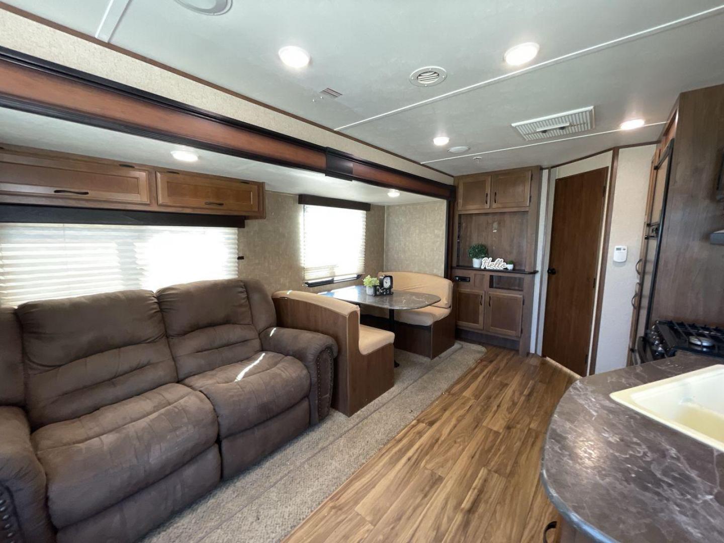 2016 JAYCO JAYFLIGHT 265RLS (1UJBJ0BN2G1) , located at 4319 N Main St, Cleburne, TX, 76033, (817) 678-5133, 32.385960, -97.391212 - Photo#11