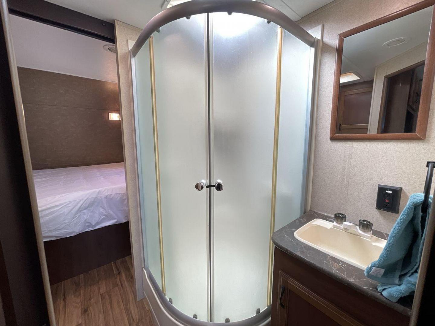 2016 JAYCO JAYFLIGHT 265RLS (1UJBJ0BN2G1) , located at 4319 N Main St, Cleburne, TX, 76033, (817) 678-5133, 32.385960, -97.391212 - Photo#14