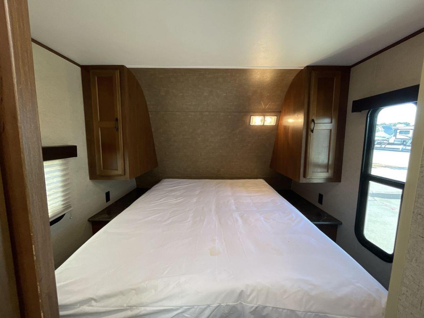 2016 JAYCO JAYFLIGHT 265RLS (1UJBJ0BN2G1) , located at 4319 N Main St, Cleburne, TX, 76033, (817) 678-5133, 32.385960, -97.391212 - Photo#16