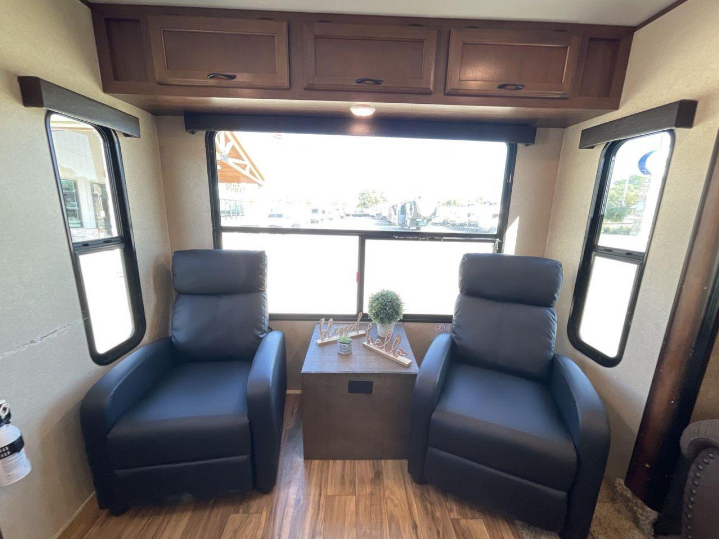 2016 JAYCO JAYFLIGHT 265RLS (1UJBJ0BN2G1) , located at 4319 N Main St, Cleburne, TX, 76033, (817) 678-5133, 32.385960, -97.391212 - Photo#18