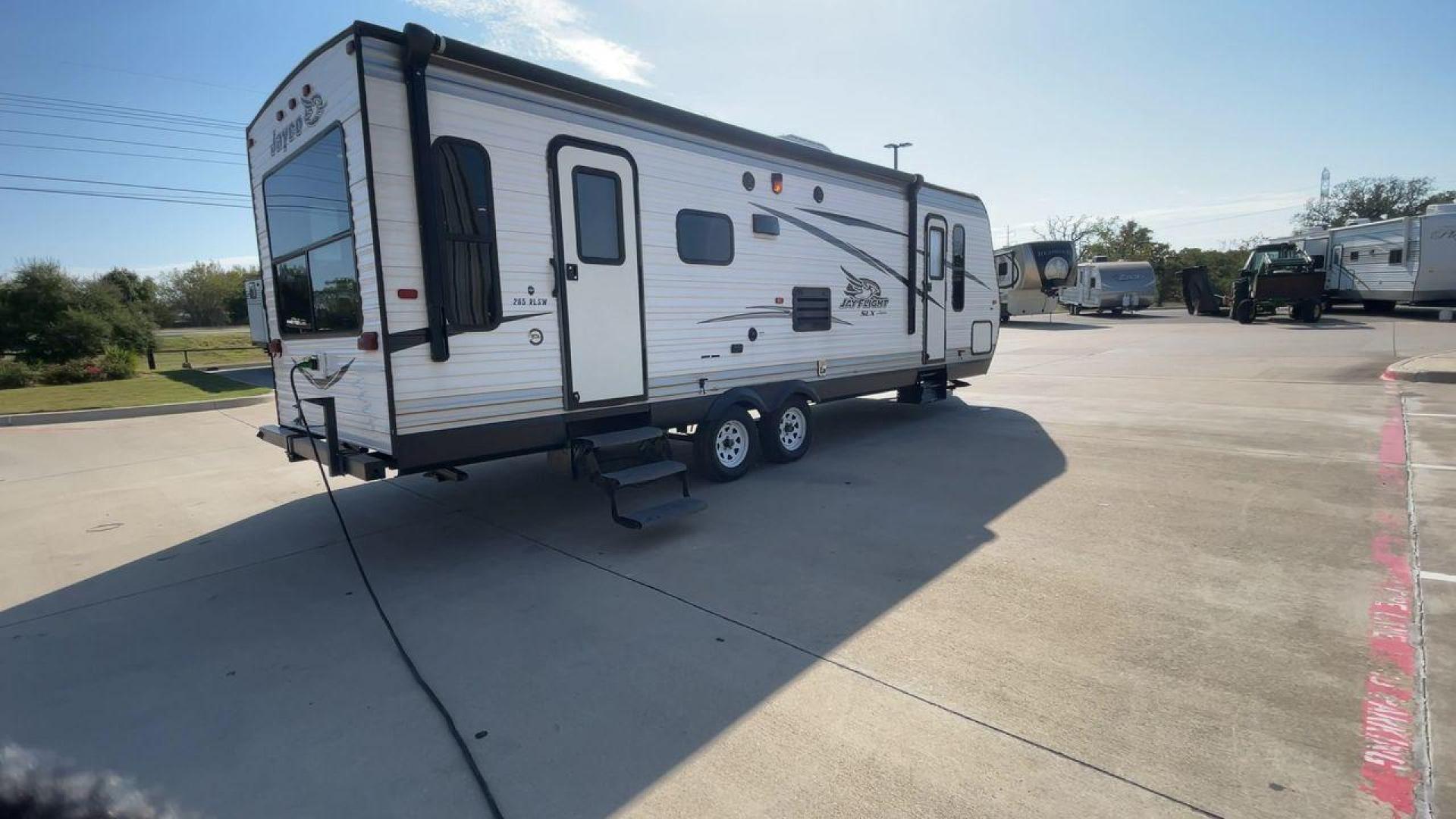 2016 JAYCO JAYFLIGHT 265RLS (1UJBJ0BN2G1) , located at 4319 N Main St, Cleburne, TX, 76033, (817) 678-5133, 32.385960, -97.391212 - Photo#1