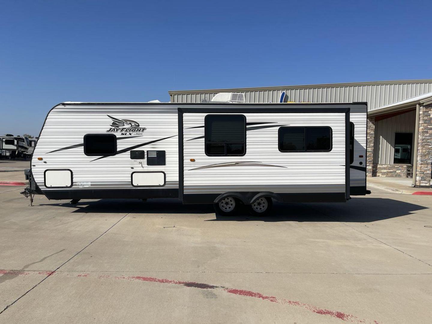 2016 JAYCO JAYFLIGHT 265RLS (1UJBJ0BN2G1) , located at 4319 N Main St, Cleburne, TX, 76033, (817) 678-5133, 32.385960, -97.391212 - Photo#23