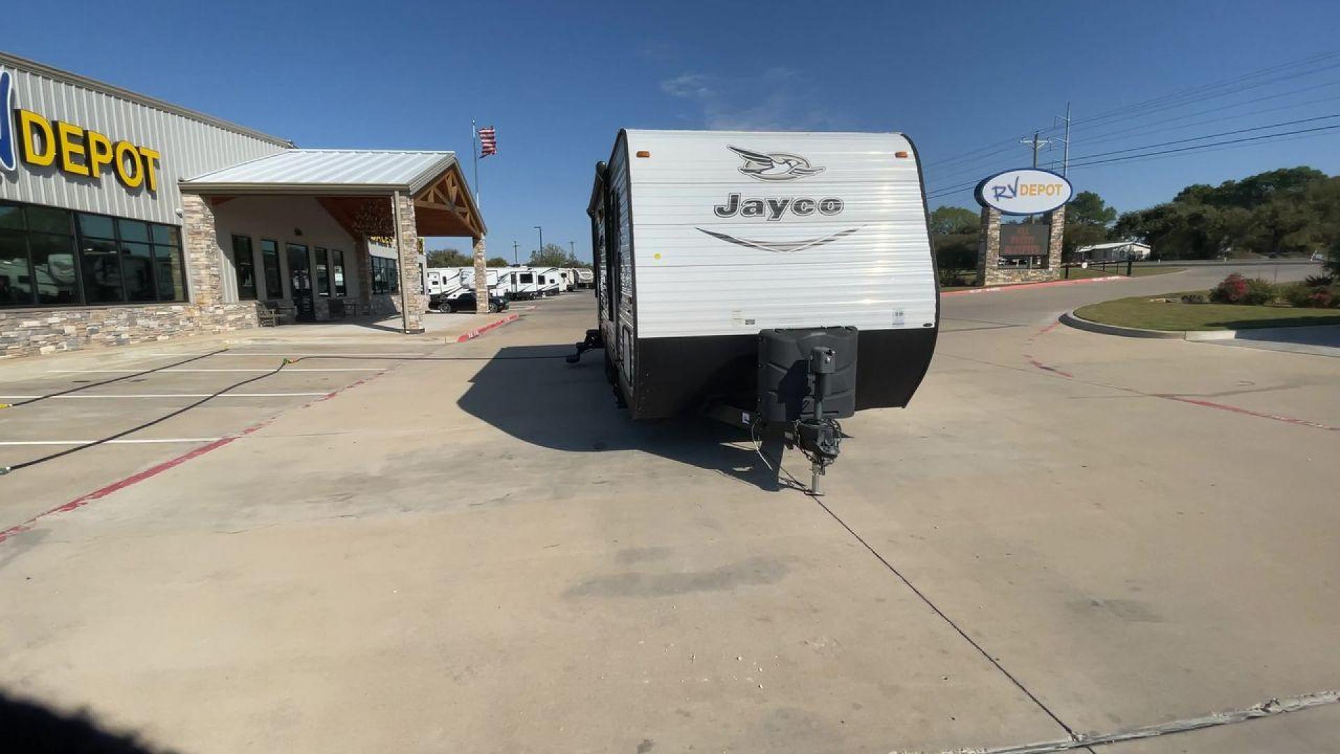 2016 JAYCO JAYFLIGHT 265RLS (1UJBJ0BN2G1) , located at 4319 N Main St, Cleburne, TX, 76033, (817) 678-5133, 32.385960, -97.391212 - Photo#4