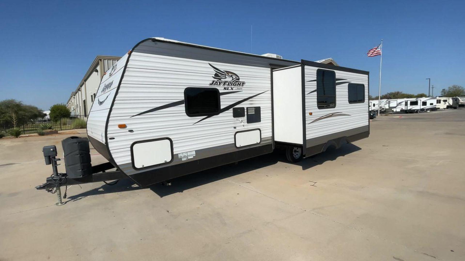 2016 JAYCO JAYFLIGHT 265RLS (1UJBJ0BN2G1) , located at 4319 N Main St, Cleburne, TX, 76033, (817) 678-5133, 32.385960, -97.391212 - Photo#5