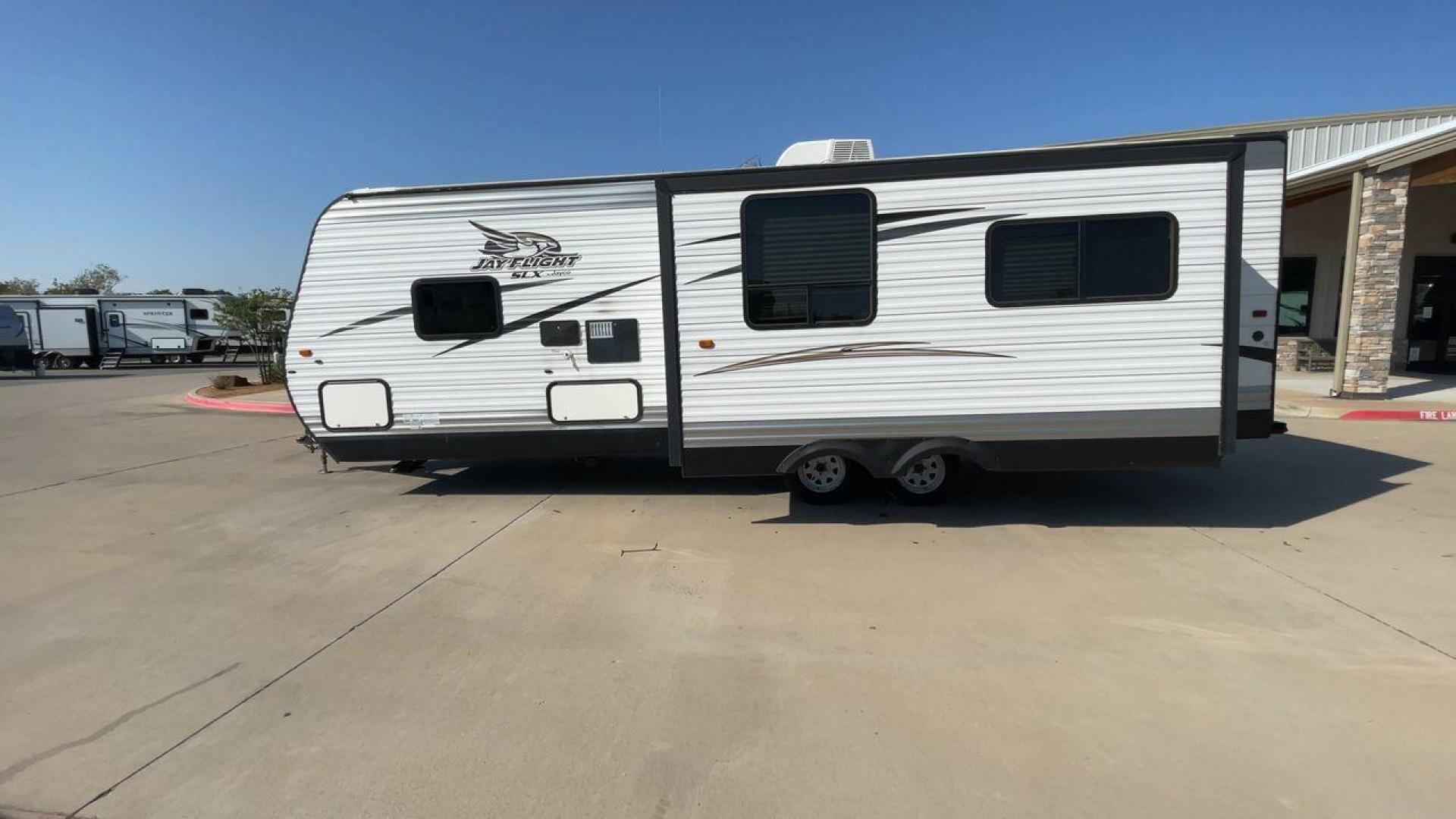 2016 JAYCO JAYFLIGHT 265RLS (1UJBJ0BN2G1) , located at 4319 N Main St, Cleburne, TX, 76033, (817) 678-5133, 32.385960, -97.391212 - Photo#6