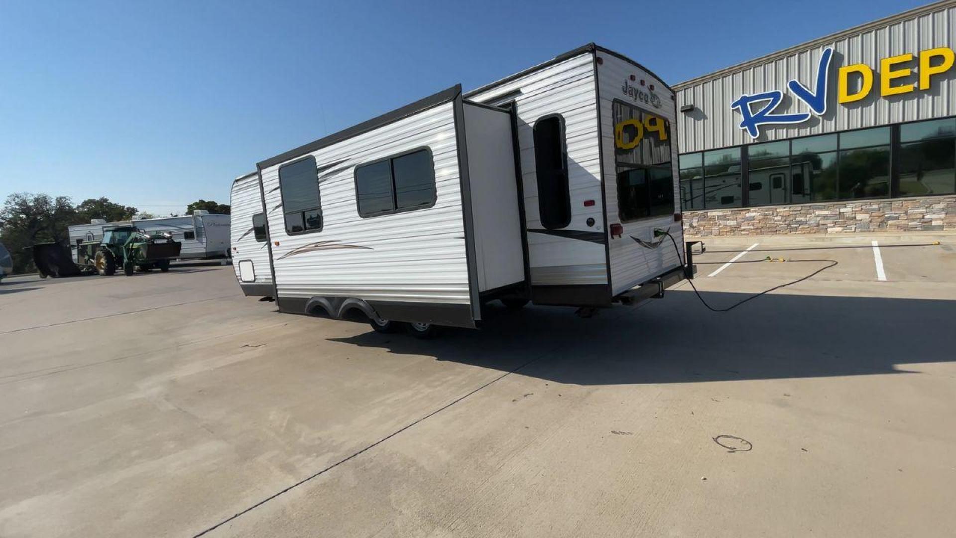 2016 JAYCO JAYFLIGHT 265RLS (1UJBJ0BN2G1) , located at 4319 N Main St, Cleburne, TX, 76033, (817) 678-5133, 32.385960, -97.391212 - Photo#7