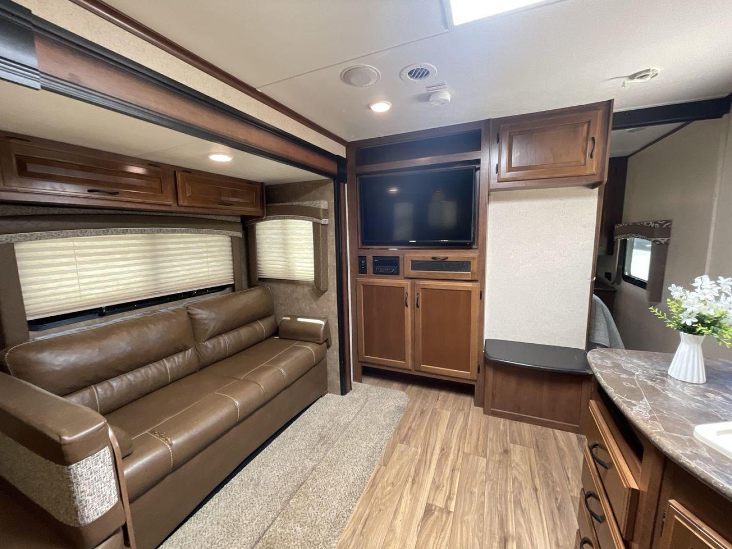 2016 JAYCO JAYFLIGHT 27BH (1UJBJ0BP9G7) , located at 4319 N Main St, Cleburne, TX, 76033, (817) 678-5133, 32.385960, -97.391212 - Photo#11