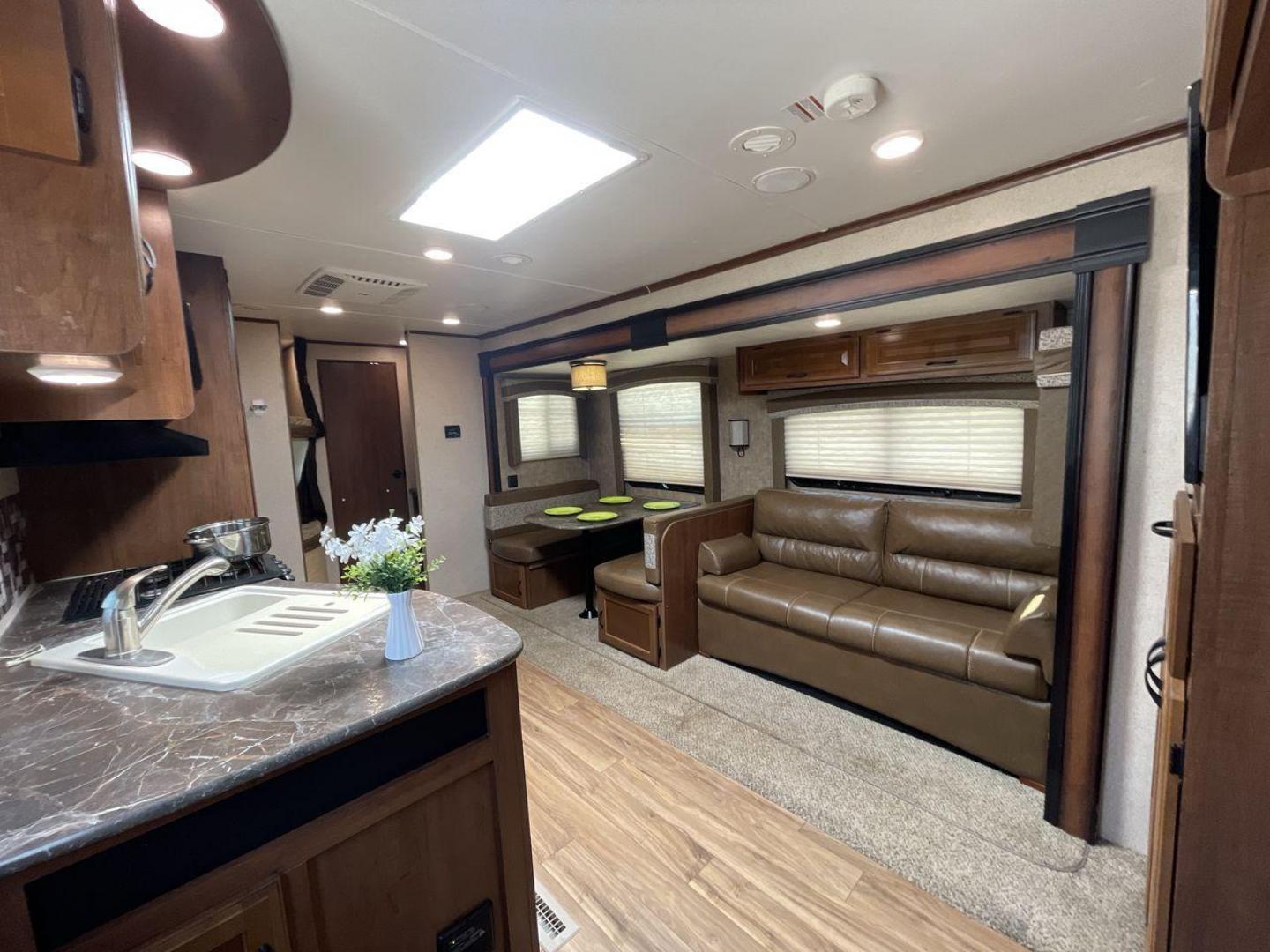 2016 JAYCO JAYFLIGHT 27BH (1UJBJ0BP9G7) , located at 4319 N Main St, Cleburne, TX, 76033, (817) 678-5133, 32.385960, -97.391212 - Photo#12