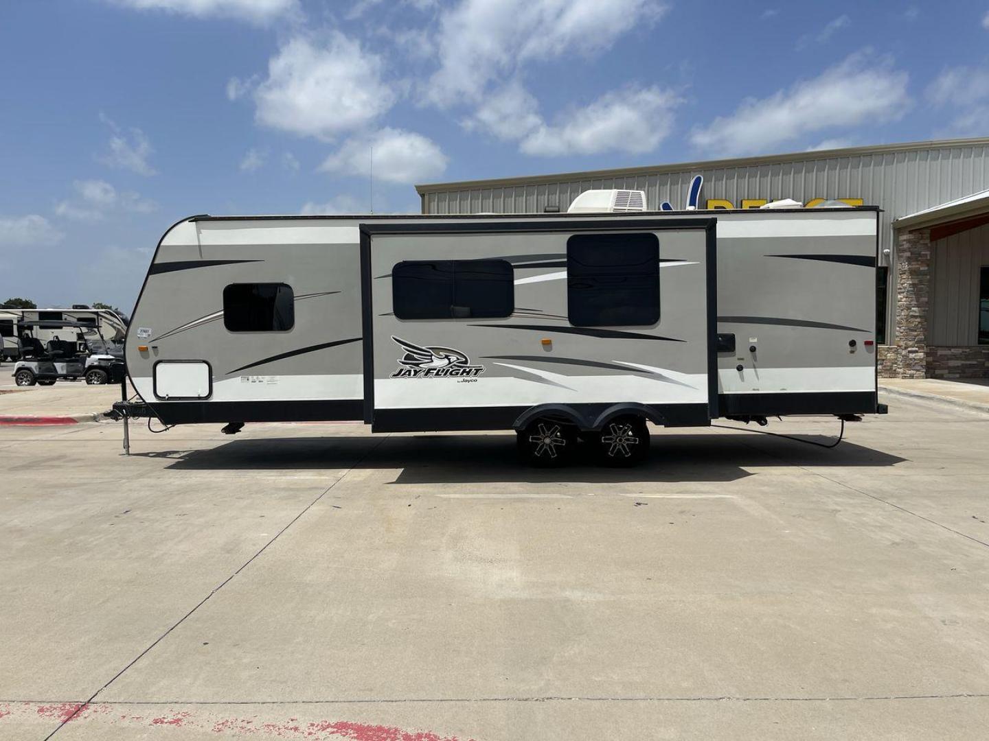 2016 JAYCO JAYFLIGHT 27BH (1UJBJ0BP9G7) , located at 4319 N Main St, Cleburne, TX, 76033, (817) 678-5133, 32.385960, -97.391212 - Photo#24