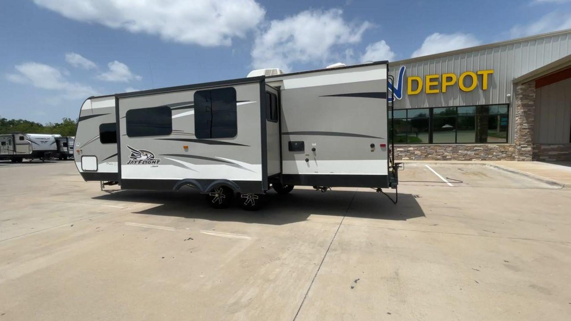 2016 JAYCO JAYFLIGHT 27BH (1UJBJ0BP9G7) , located at 4319 N Main St, Cleburne, TX, 76033, (817) 678-5133, 32.385960, -97.391212 - Photo#7