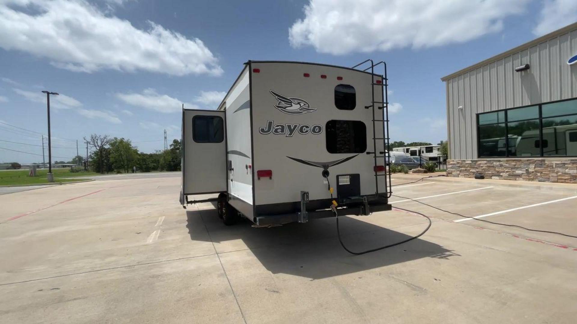 2016 JAYCO JAYFLIGHT 27BH (1UJBJ0BP9G7) , located at 4319 N Main St, Cleburne, TX, 76033, (817) 678-5133, 32.385960, -97.391212 - Photo#8