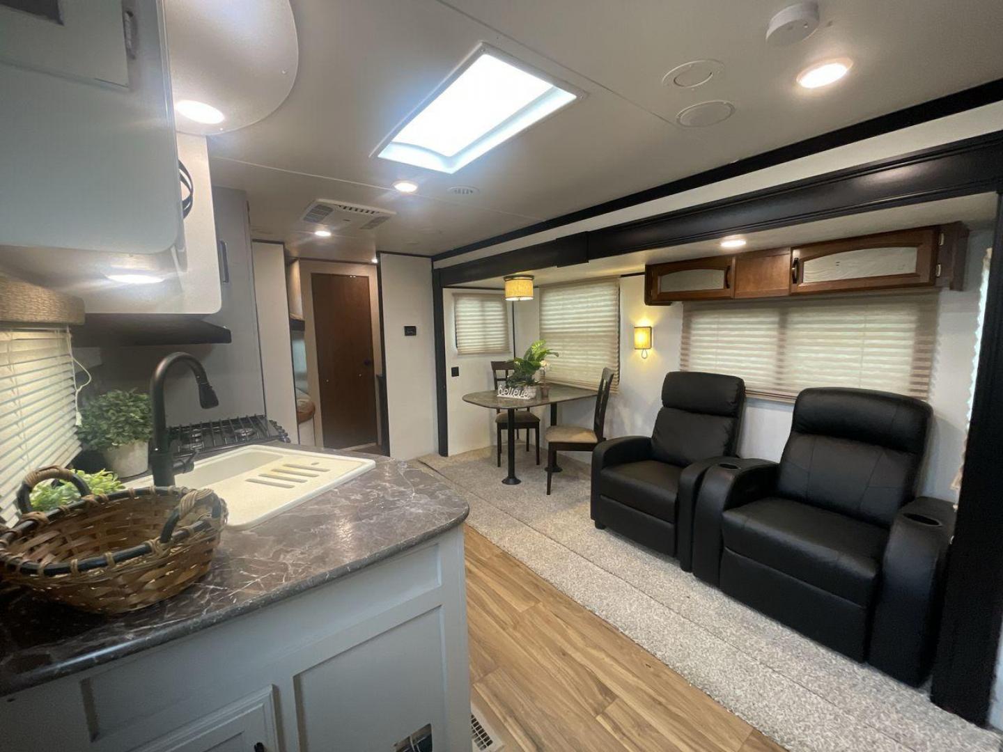 2016 JAYCO JAYFLIGHT 27BH (1UJBJ0BP9G7) , Length: 30 ft | Slides: 1 transmission, located at 4319 N Main St, Cleburne, TX, 76033, (817) 678-5133, 32.385960, -97.391212 - The 2016 Jayco Jay Flight 27BH is a 30-foot travel trailer built for comfort and adventure. Its exterior features a sleek, aerodynamic front with Jayco’s signature graphics and durable aluminum siding. The single slide expands the living space. The dual-axle design with stylish alloy wheels ensure - Photo#12