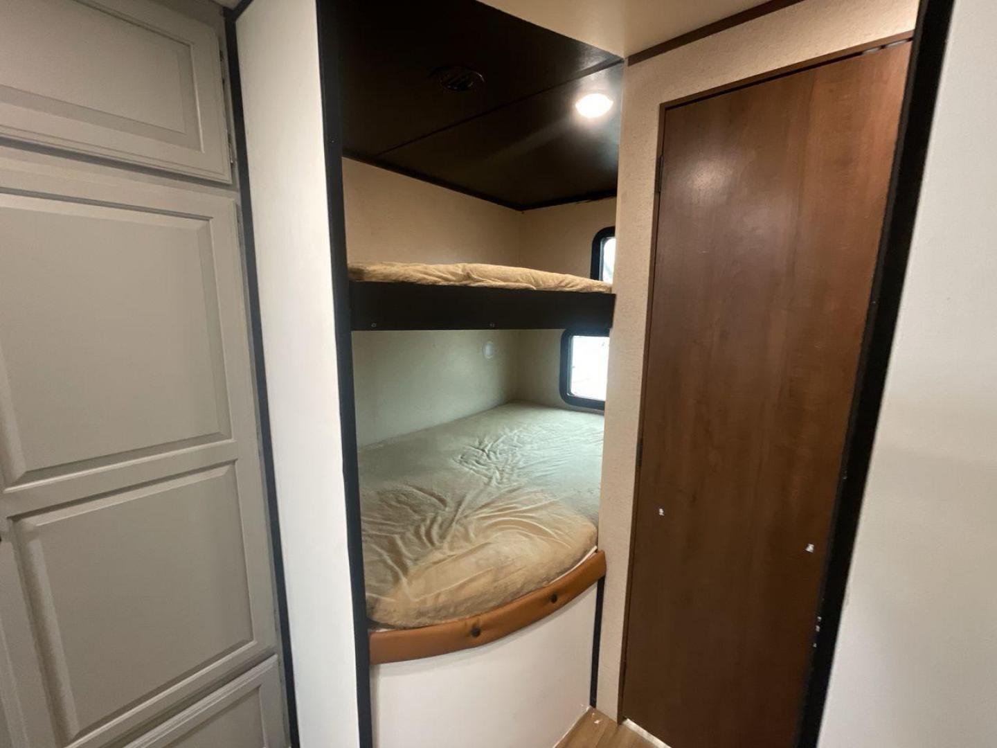 2016 JAYCO JAYFLIGHT 27BH (1UJBJ0BP9G7) , Length: 30 ft | Slides: 1 transmission, located at 4319 N Main St, Cleburne, TX, 76033, (817) 678-5133, 32.385960, -97.391212 - The 2016 Jayco Jay Flight 27BH is a 30-foot travel trailer built for comfort and adventure. Its exterior features a sleek, aerodynamic front with Jayco’s signature graphics and durable aluminum siding. The single slide expands the living space. The dual-axle design with stylish alloy wheels ensure - Photo#18