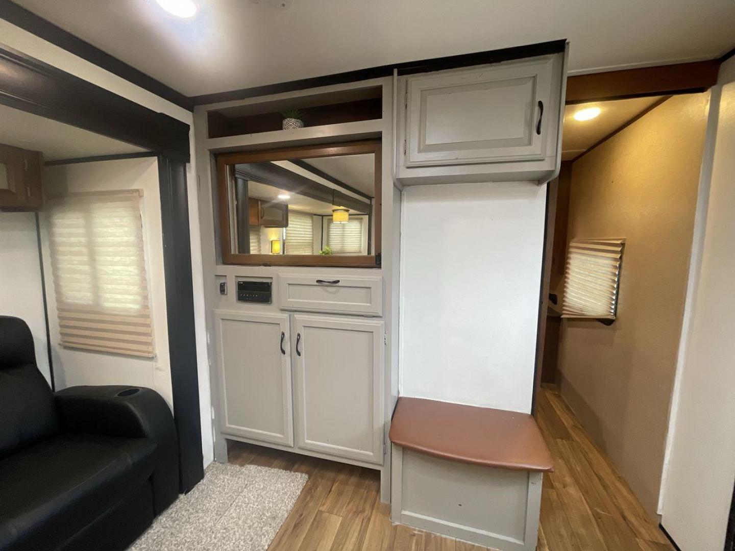 2016 JAYCO JAYFLIGHT 27BH (1UJBJ0BP9G7) , Length: 30 ft | Slides: 1 transmission, located at 4319 N Main St, Cleburne, TX, 76033, (817) 678-5133, 32.385960, -97.391212 - The 2016 Jayco Jay Flight 27BH is a 30-foot travel trailer built for comfort and adventure. Its exterior features a sleek, aerodynamic front with Jayco’s signature graphics and durable aluminum siding. The single slide expands the living space. The dual-axle design with stylish alloy wheels ensure - Photo#19