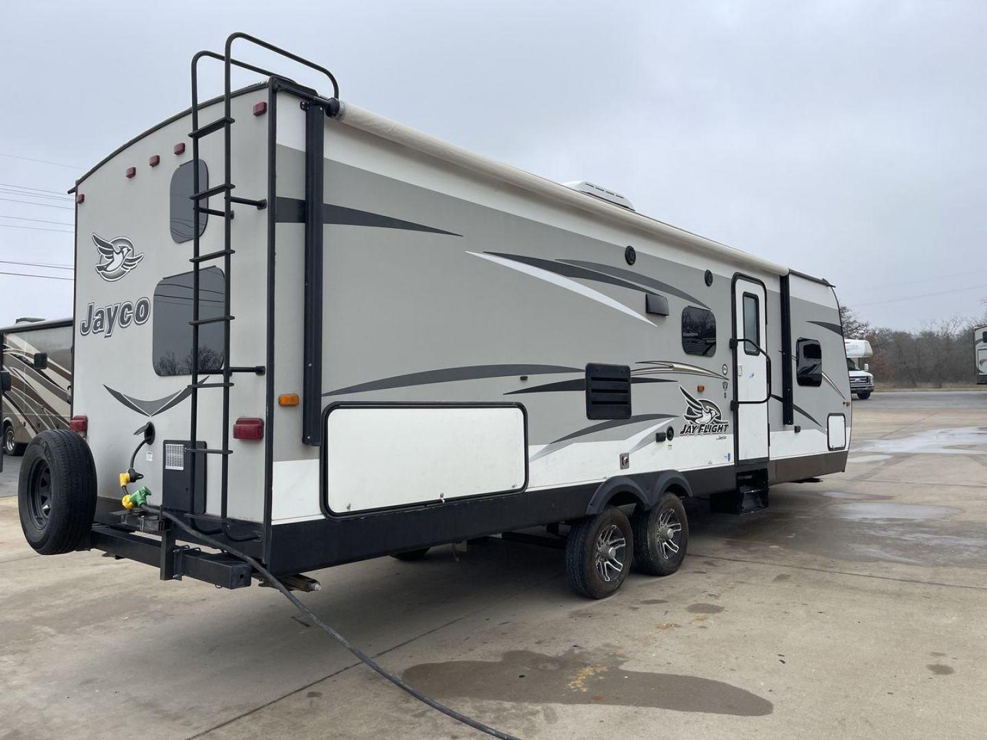 2016 JAYCO JAYFLIGHT 27BH (1UJBJ0BP9G7) , Length: 30 ft | Slides: 1 transmission, located at 4319 N Main St, Cleburne, TX, 76033, (817) 678-5133, 32.385960, -97.391212 - The 2016 Jayco Jay Flight 27BH is a 30-foot travel trailer built for comfort and adventure. Its exterior features a sleek, aerodynamic front with Jayco’s signature graphics and durable aluminum siding. The single slide expands the living space. The dual-axle design with stylish alloy wheels ensure - Photo#24