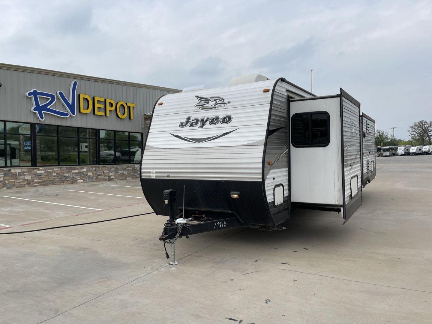 2016 JAYCO JAY FLIGHT 34RSBS (1UJBJ0BT0G1) , located at 4319 N Main St, Cleburne, TX, 76033, (817) 678-5133, 32.385960, -97.391212 - Photo#0