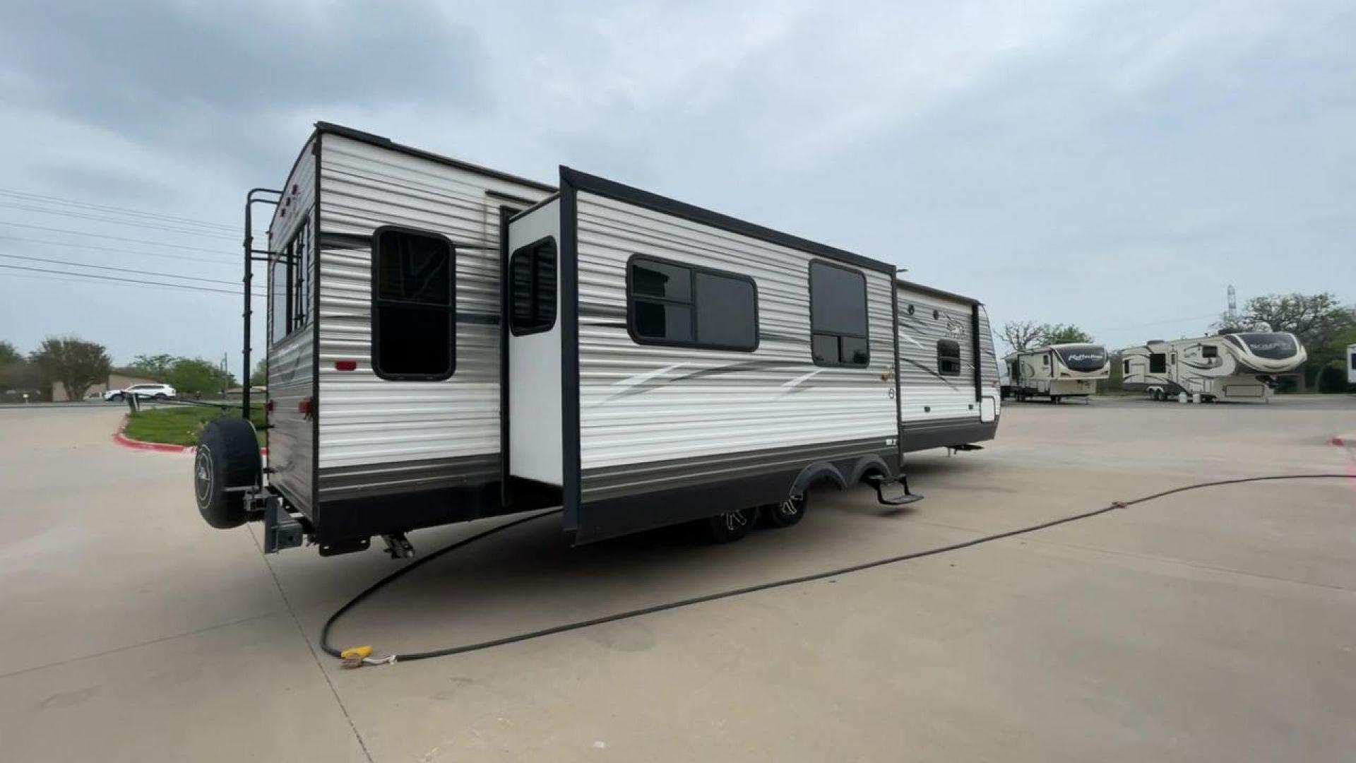 2016 JAYCO JAY FLIGHT 34RSBS (1UJBJ0BT0G1) , located at 4319 N Main St, Cleburne, TX, 76033, (817) 678-5133, 32.385960, -97.391212 - Photo#1