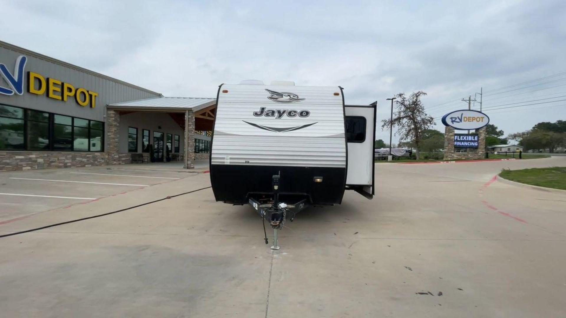 2016 JAYCO JAY FLIGHT 34RSBS (1UJBJ0BT0G1) , located at 4319 N Main St, Cleburne, TX, 76033, (817) 678-5133, 32.385960, -97.391212 - Photo#4