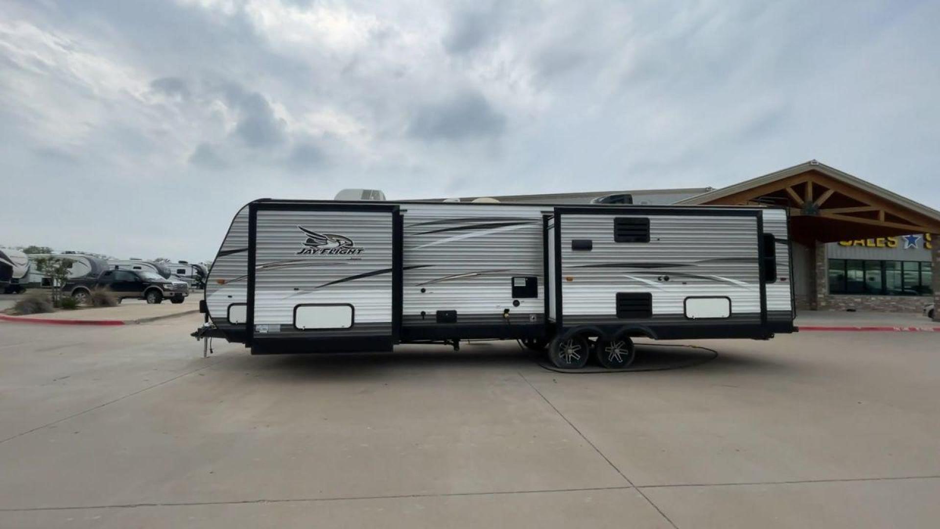 2016 JAYCO JAY FLIGHT 34RSBS (1UJBJ0BT0G1) , located at 4319 N Main St, Cleburne, TX, 76033, (817) 678-5133, 32.385960, -97.391212 - Photo#6