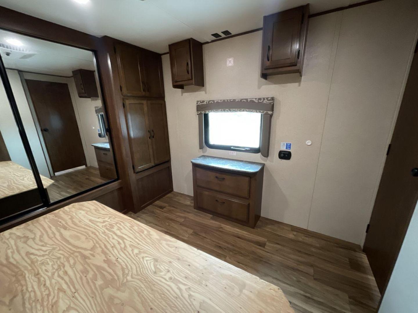 2016 JAYCO JAY FLIGHT 34RSBS (1UJBJ0BT0G1) , located at 4319 N Main St, Cleburne, TX, 76033, (817) 678-5133, 32.385960, -97.391212 - Photo#17