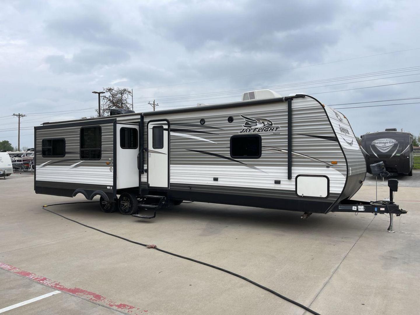 2016 JAYCO JAY FLIGHT 34RSBS (1UJBJ0BT0G1) , located at 4319 N Main St, Cleburne, TX, 76033, (817) 678-5133, 32.385960, -97.391212 - Photo#22