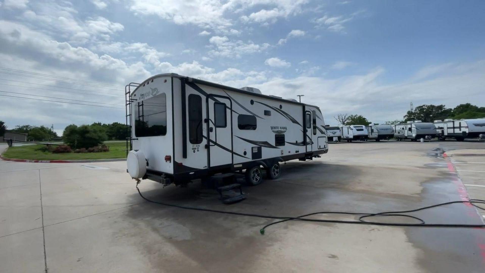 2016 JAYCO WHITE HAWK 27DSRL (1UJBJ0BP7G1) , located at 4319 N Main St, Cleburne, TX, 76033, (817) 678-5133, 32.385960, -97.391212 - Photo#1